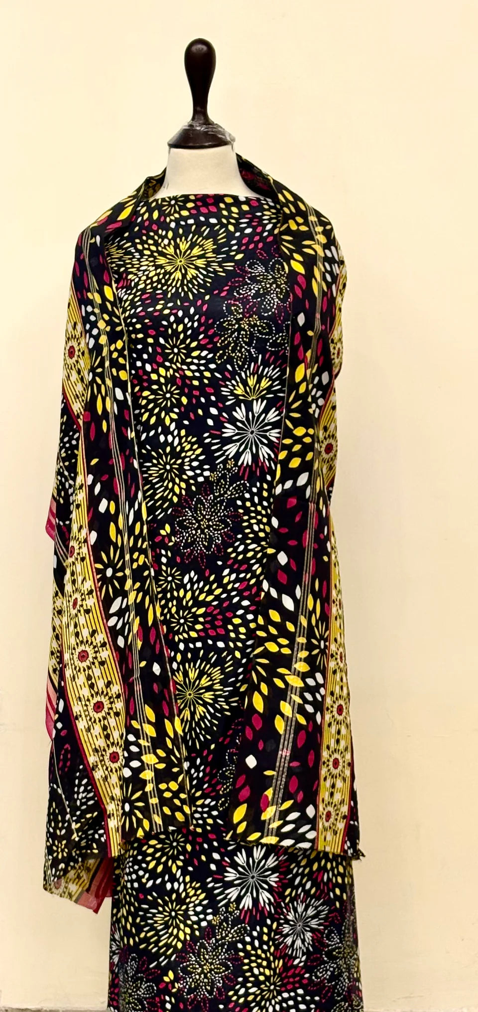 3 Piece Unstitched Ladies Printed Lawn Suit